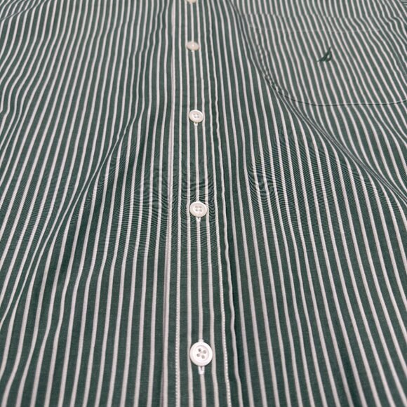 Men's NAUTICA Striped Short Sleeve Button Down‎ Dress Shirt- Size Large - Picture 7 of 10